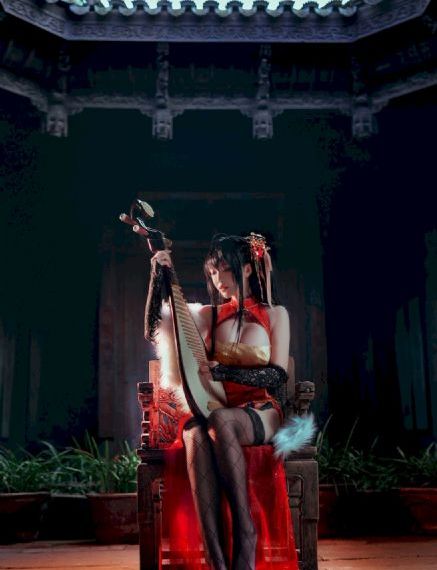 《商务旅游和女老板戴的帽子》