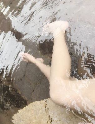 我揉着老师的白嫩大乳视频